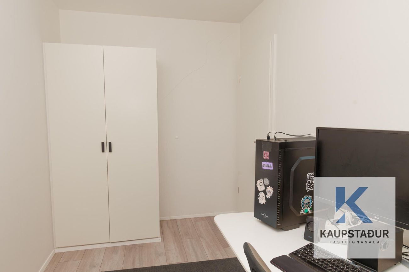 Jöfursbás 11B, 112 Reykjavík