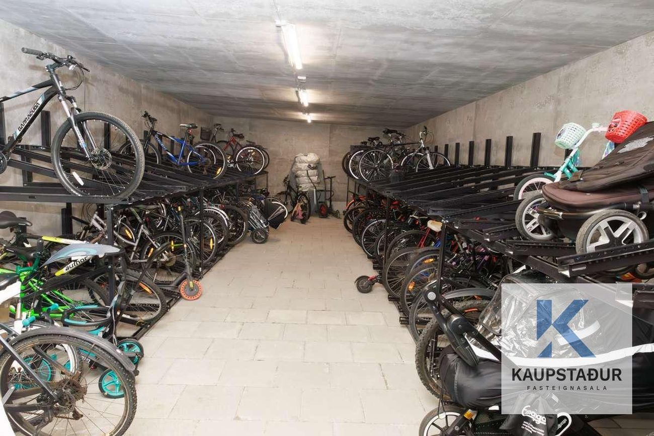 Jöfursbás 11B, 112 Reykjavík