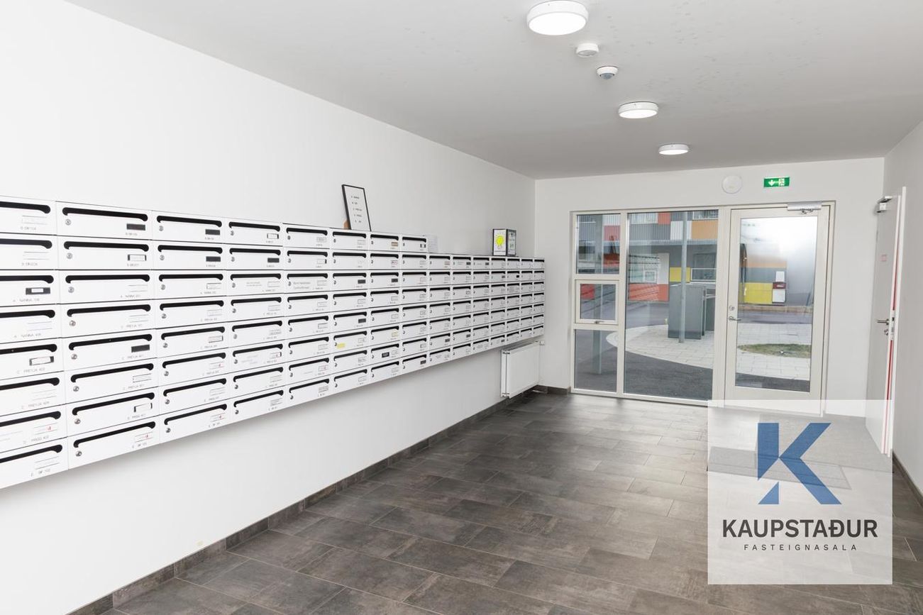 Jöfursbás 11B, 112 Reykjavík