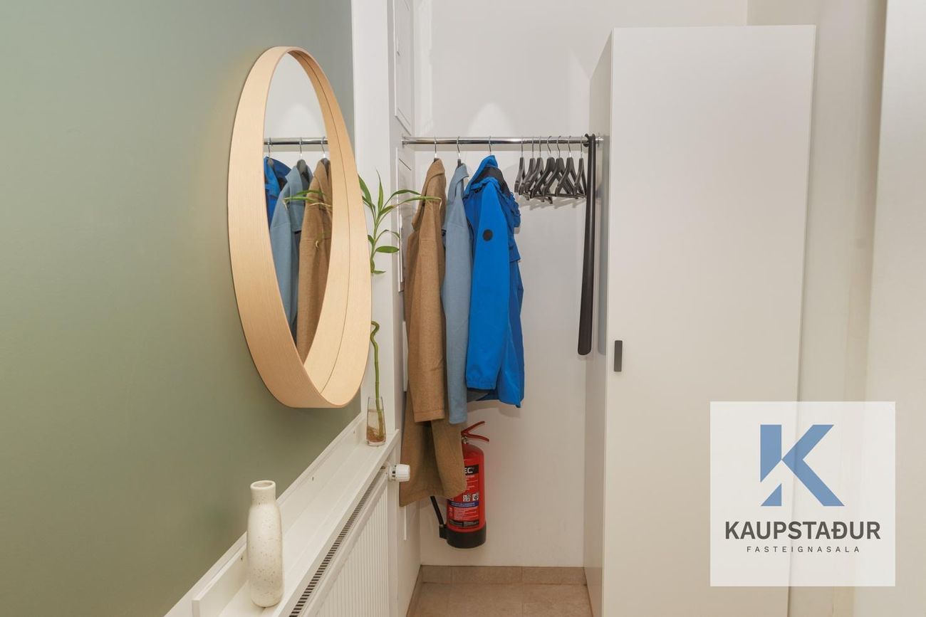 Jöfursbás 11B, 112 Reykjavík