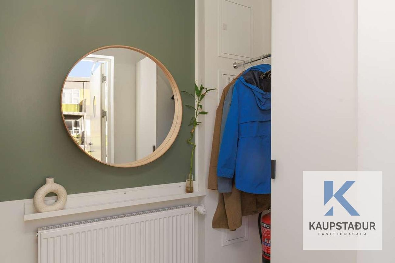 Jöfursbás 11B, 112 Reykjavík
