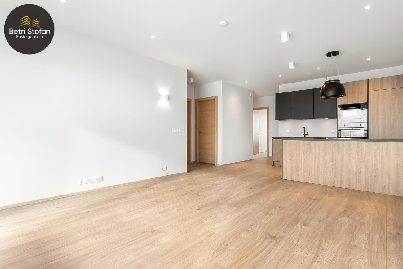 Fálkahlíð 5, 102 Reykjavík