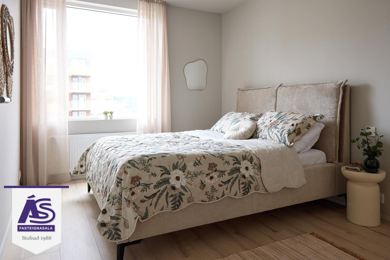 Baughamar 7, 221 Hafnarfjörður