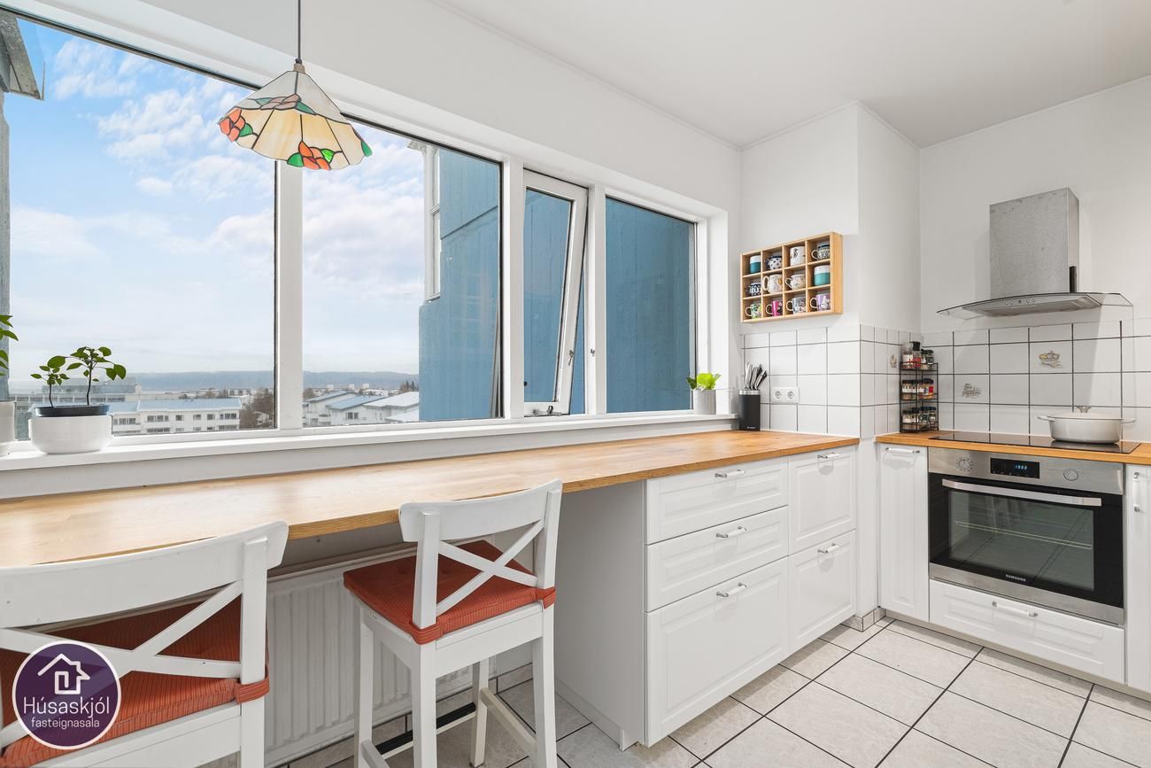 Miðleiti 1, 103 Reykjavík