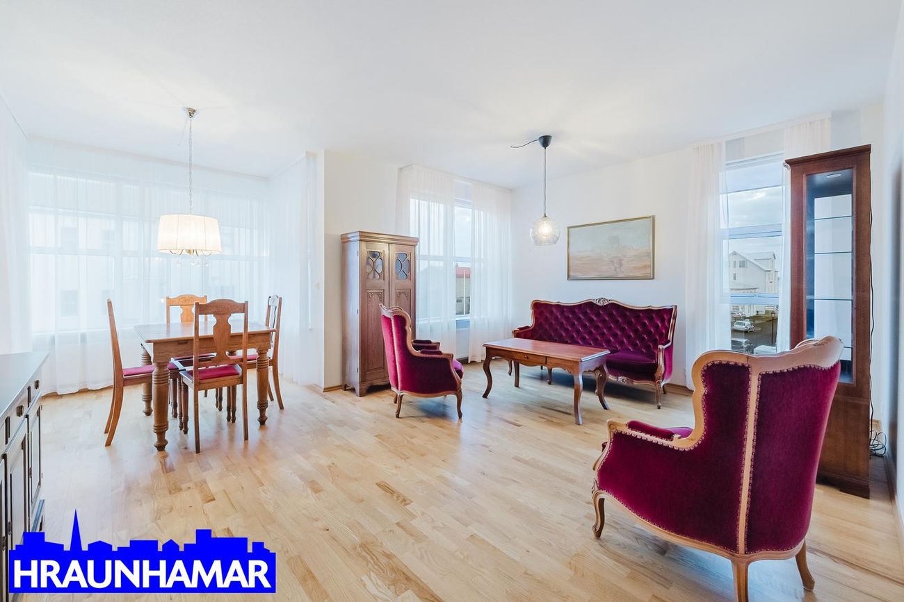 Aðalgata 1 - 0304, 230 Reykjanesbær