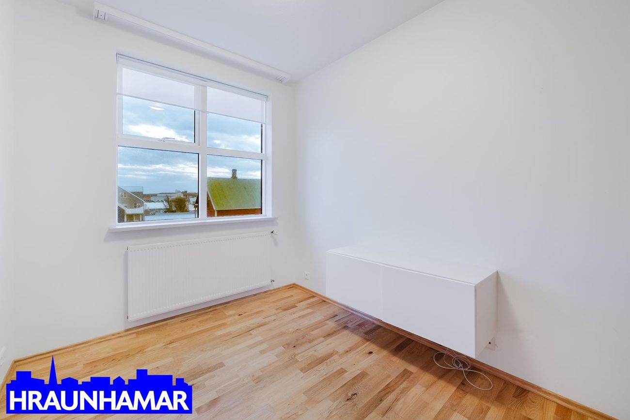 Aðalgata 1 - 0304, 230 Reykjanesbær