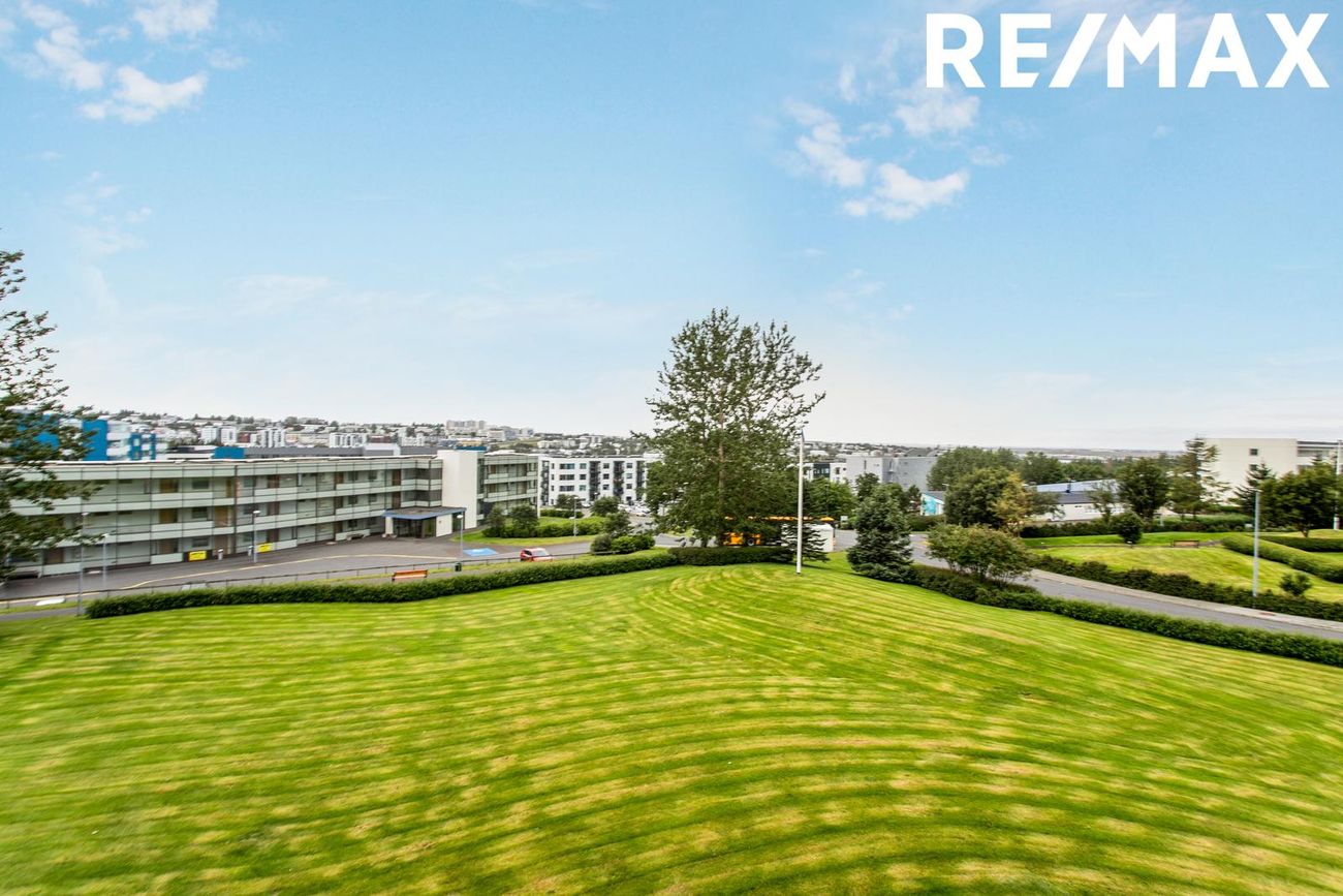 Sléttuvegur 15, 103 Reykjavík