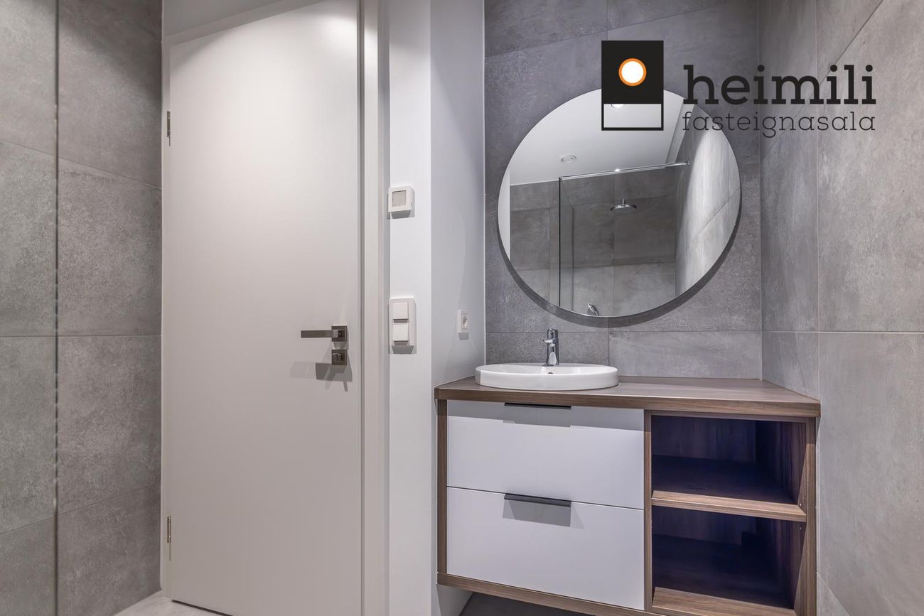 Grensásvegur 1C, 108 Reykjavík