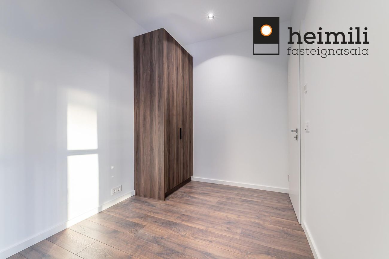 Grensásvegur 1C, 108 Reykjavík