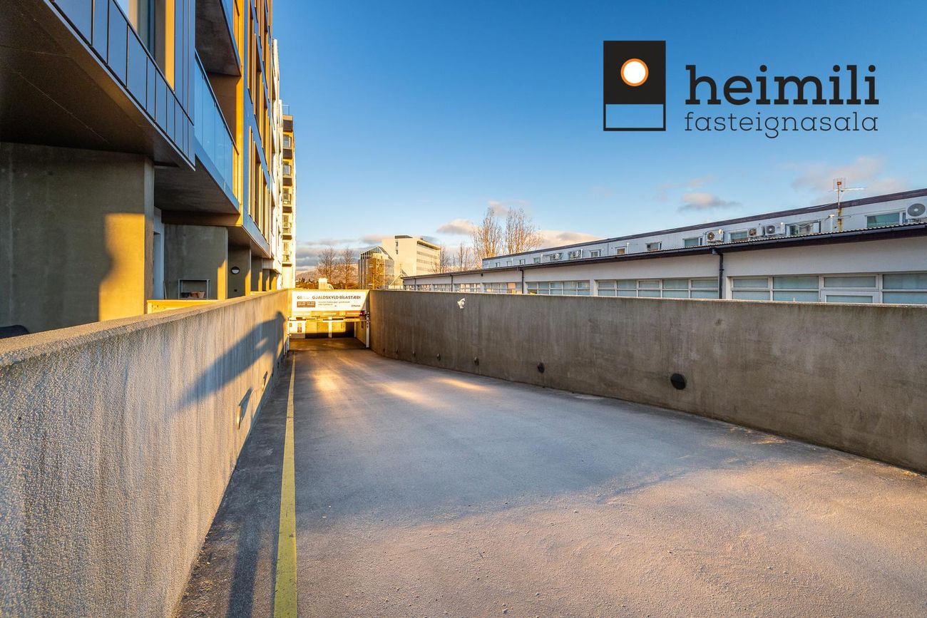 Grensásvegur 1C, 108 Reykjavík