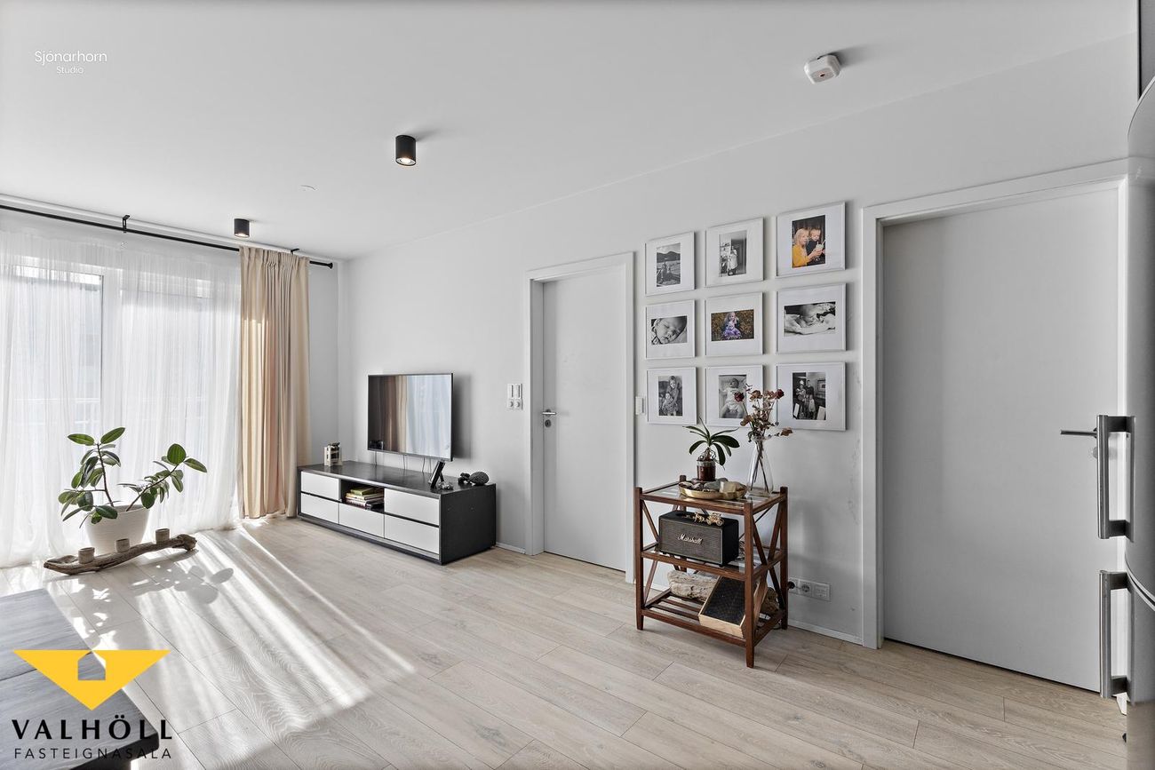 Dalsbraut 14, 260 Reykjanesbær