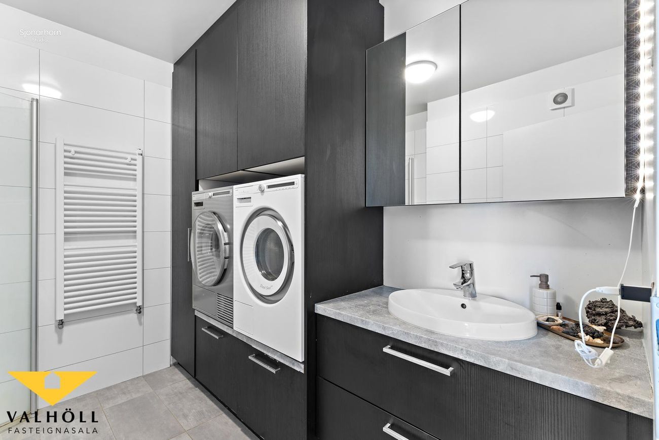 Dalsbraut 14, 260 Reykjanesbær