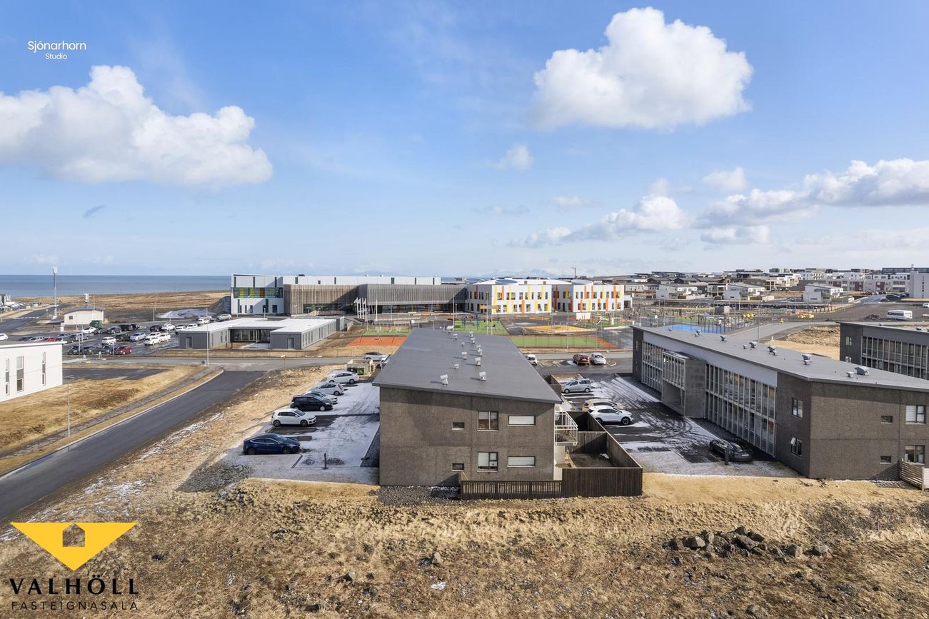 Dalsbraut 14, 260 Reykjanesbær