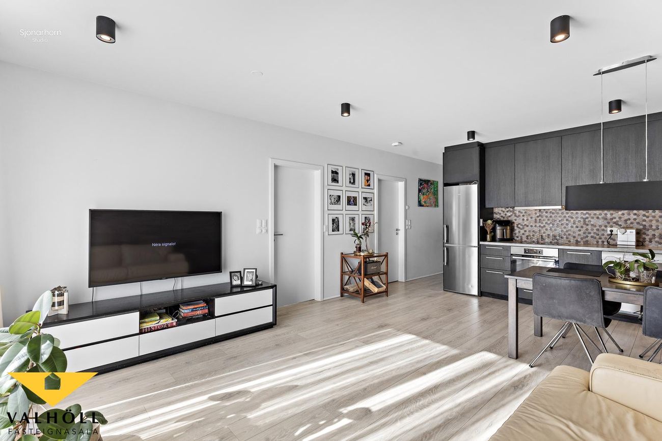 Dalsbraut 14, 260 Reykjanesbær