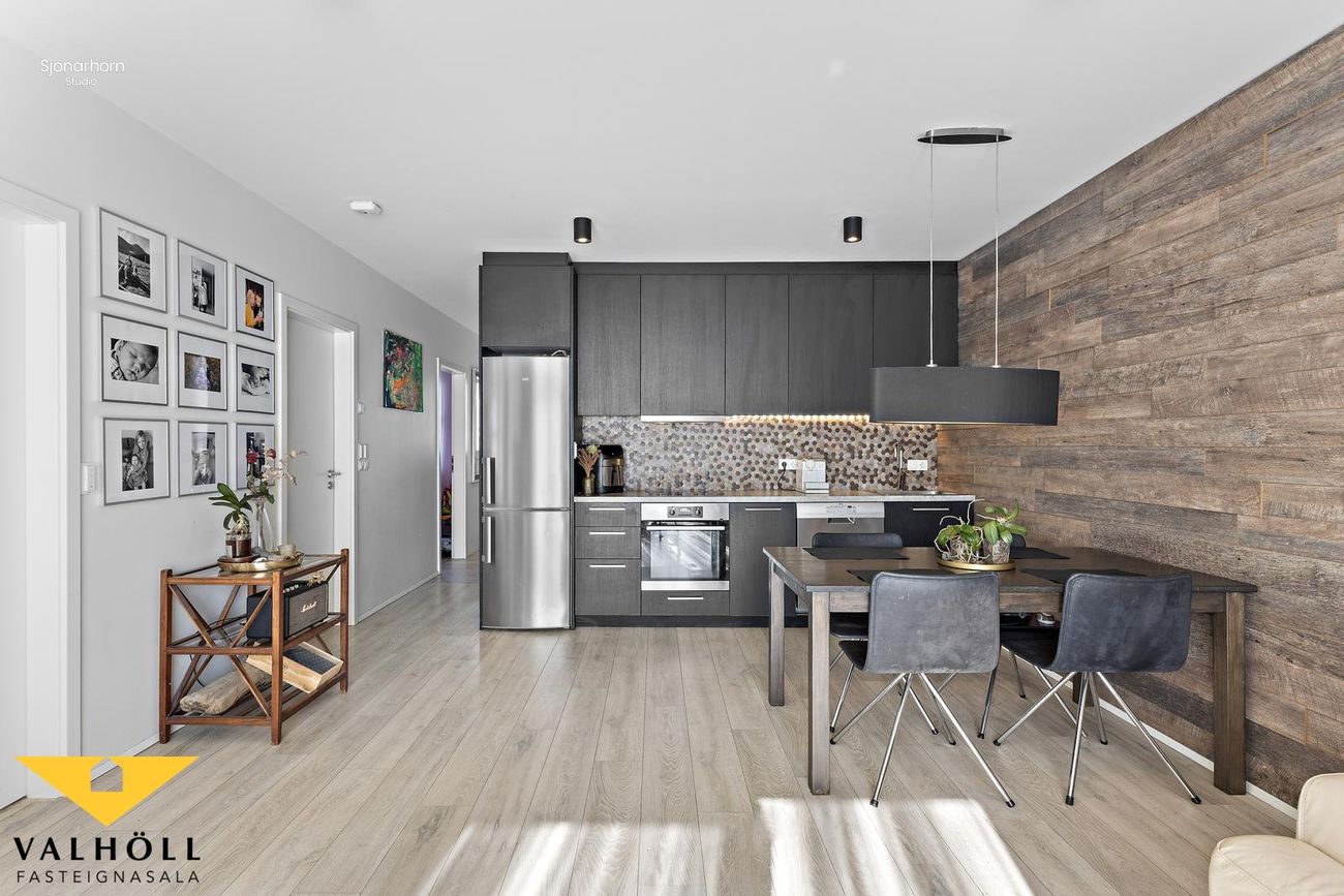 Dalsbraut 14, 260 Reykjanesbær