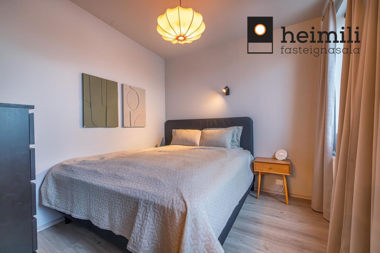 Grensásvegur 12, 108 Reykjavík