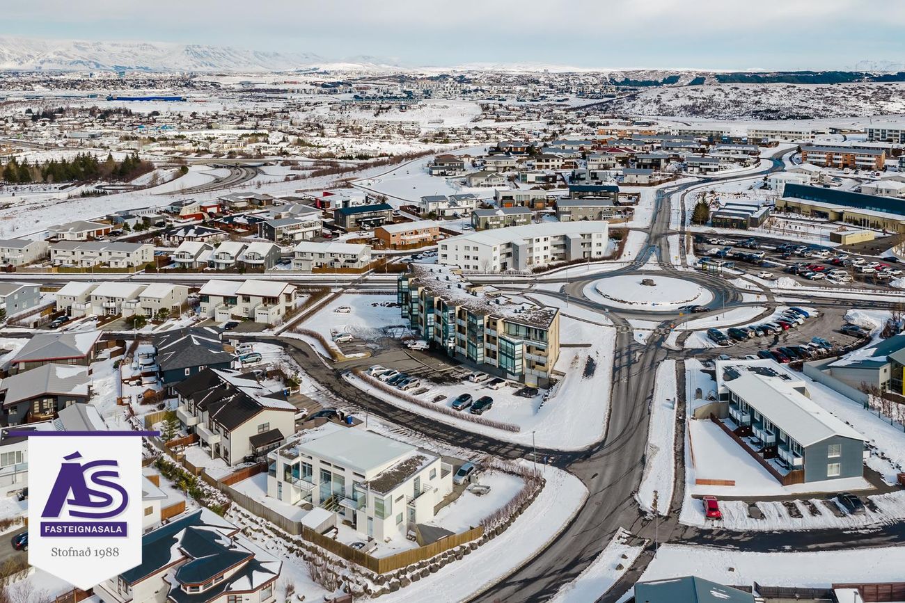 Erluás 2 - 0206, 221 Hafnarfjörður