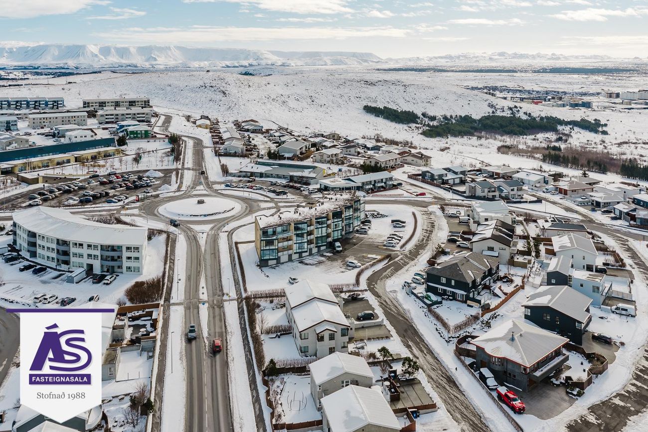 Erluás 2 - 0206, 221 Hafnarfjörður