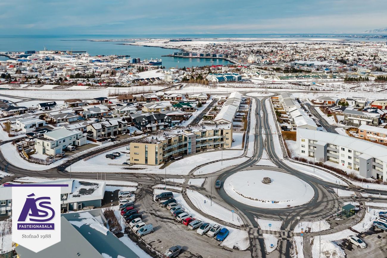 Erluás 2 - 0206, 221 Hafnarfjörður