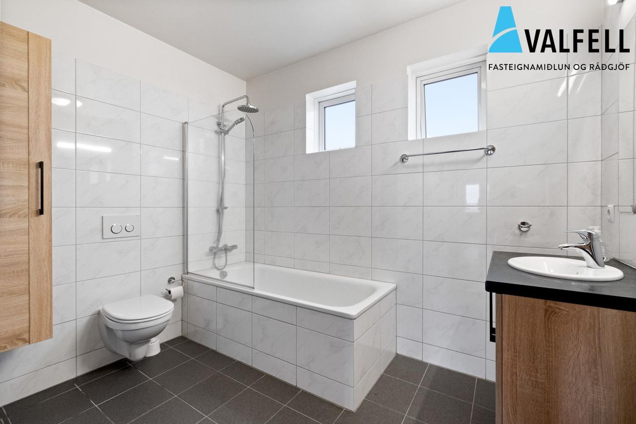 Holtsflöt 9, 300 Akranes