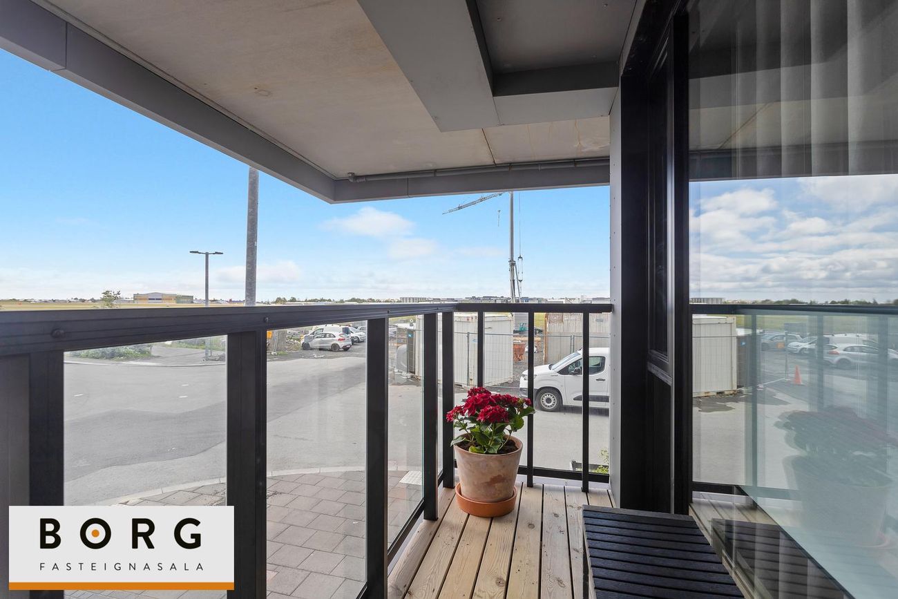 Smyrilshlíð 1, 102 Reykjavík