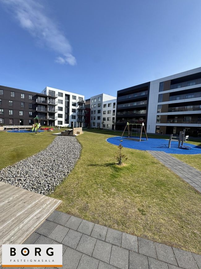 Smyrilshlíð 1, 102 Reykjavík