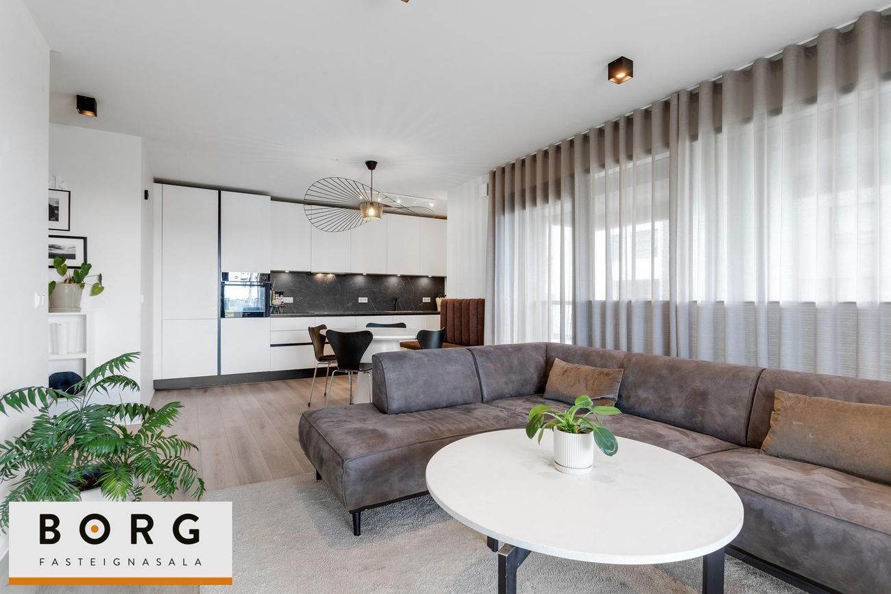 Smyrilshlíð 1, 102 Reykjavík