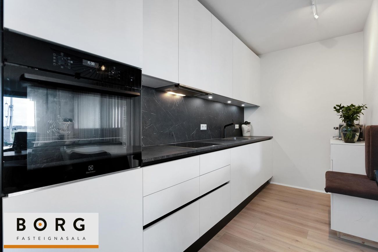 Smyrilshlíð 1, 102 Reykjavík