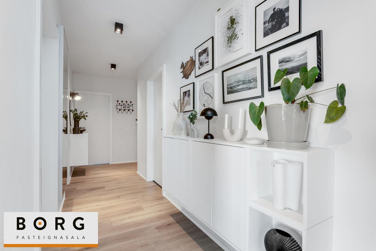 Smyrilshlíð 1, 102 Reykjavík