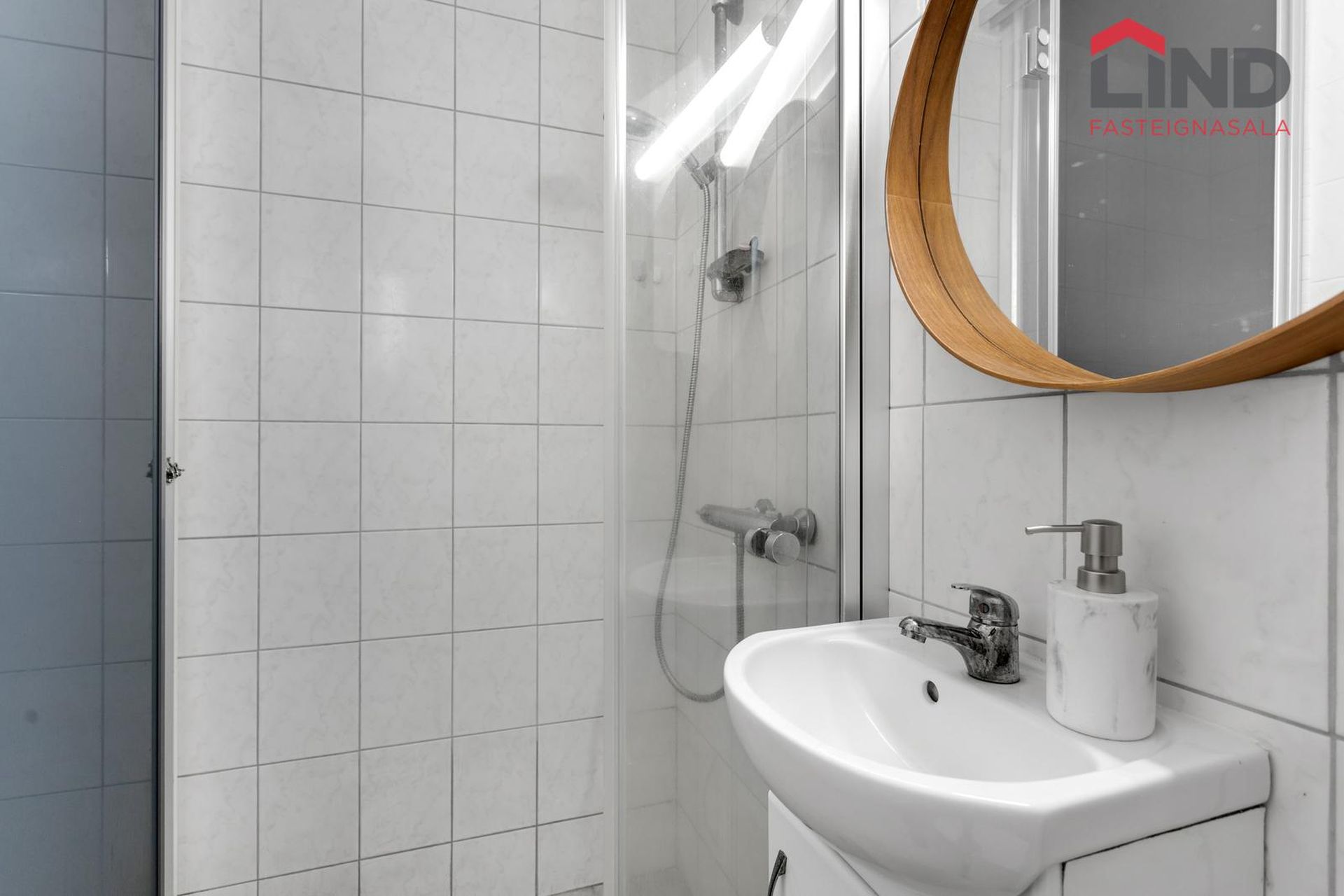 Sólheimar 42, 104 Reykjavík