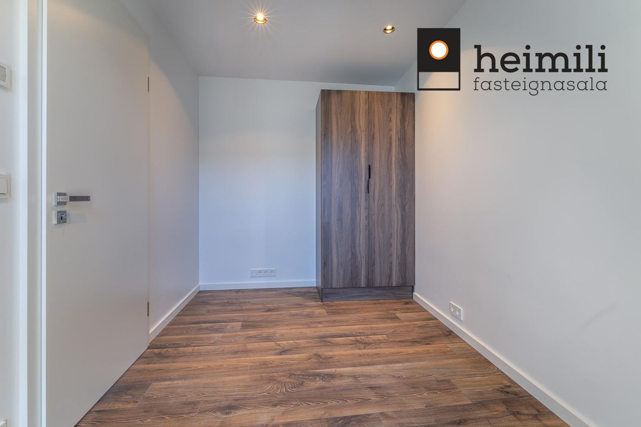 Grensásvegur 1A - 0511, 108 Reykjavík