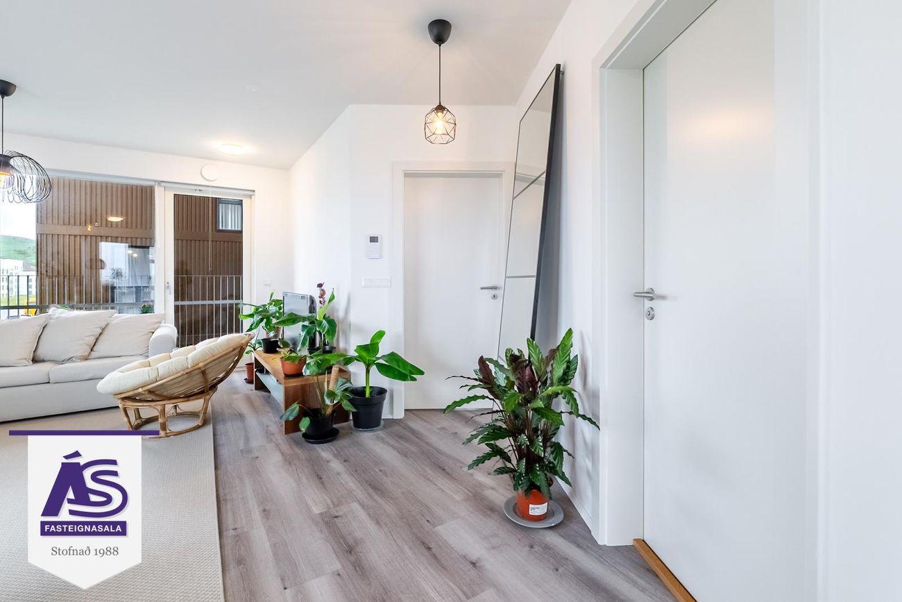 Nónhamar 8D, 221 Hafnarfjörður