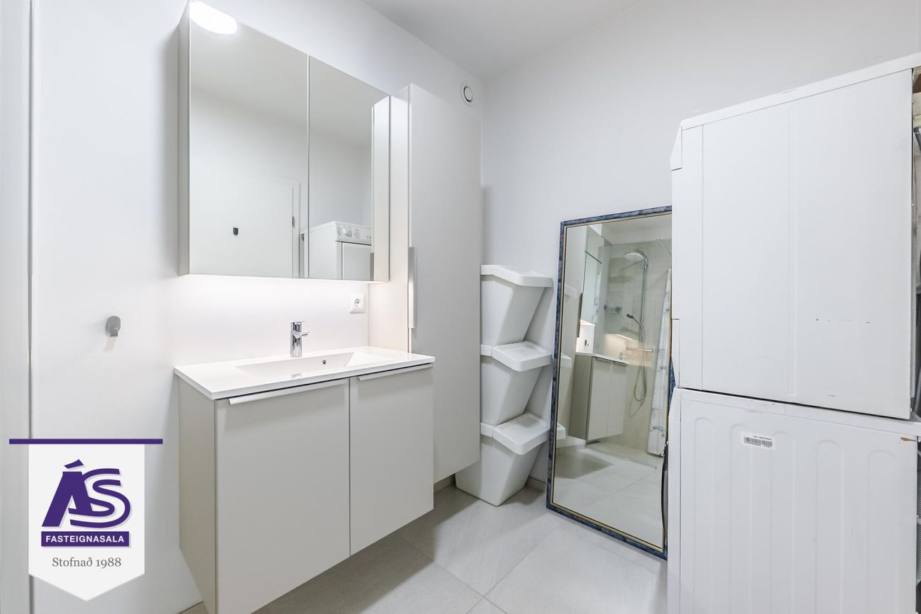 Nónhamar 8D, 221 Hafnarfjörður