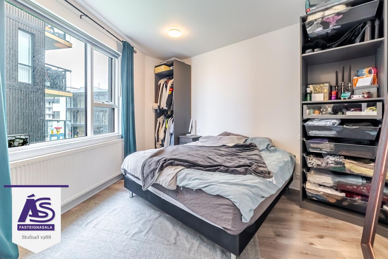 Nónhamar 8D, 221 Hafnarfjörður