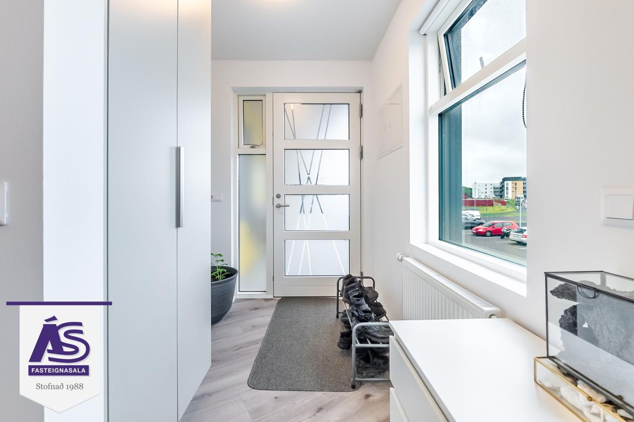 Nónhamar 8D, 221 Hafnarfjörður