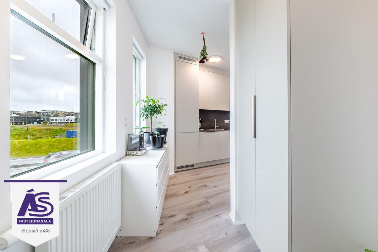 Nónhamar 8D, 221 Hafnarfjörður