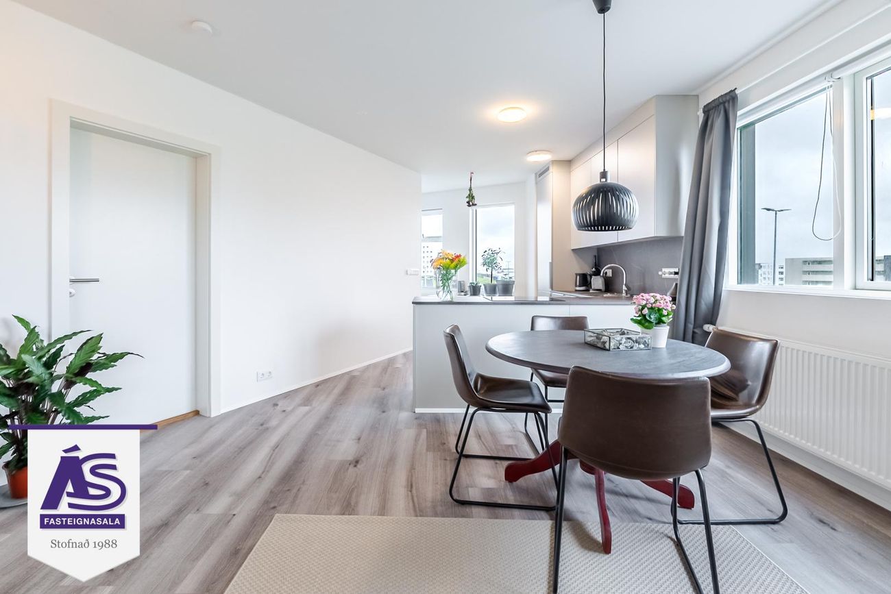 Nónhamar 8D, 221 Hafnarfjörður
