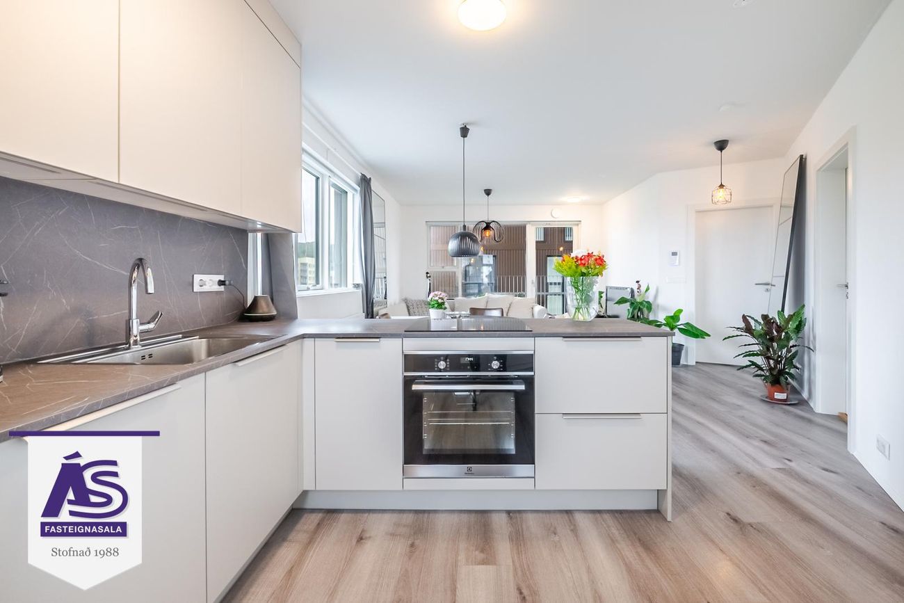 Nónhamar 8D, 221 Hafnarfjörður