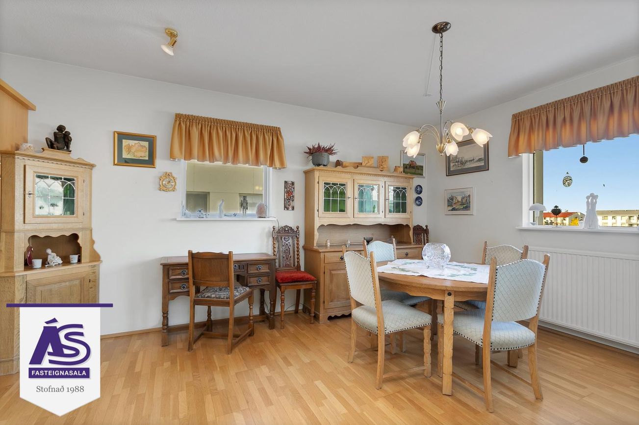 Hjallabraut 33, 220 Hafnarfjörður