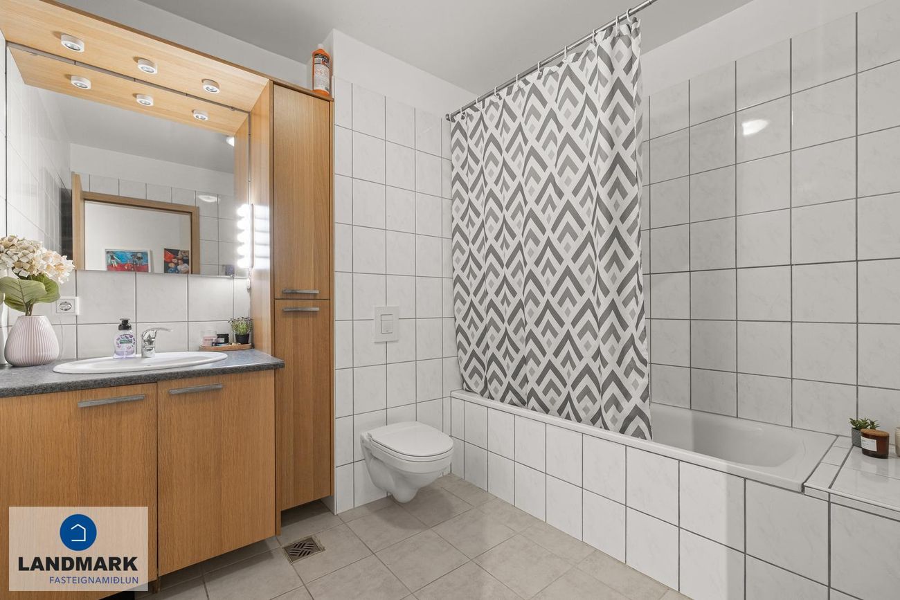 Ásakór 1, 203 Kópavogur