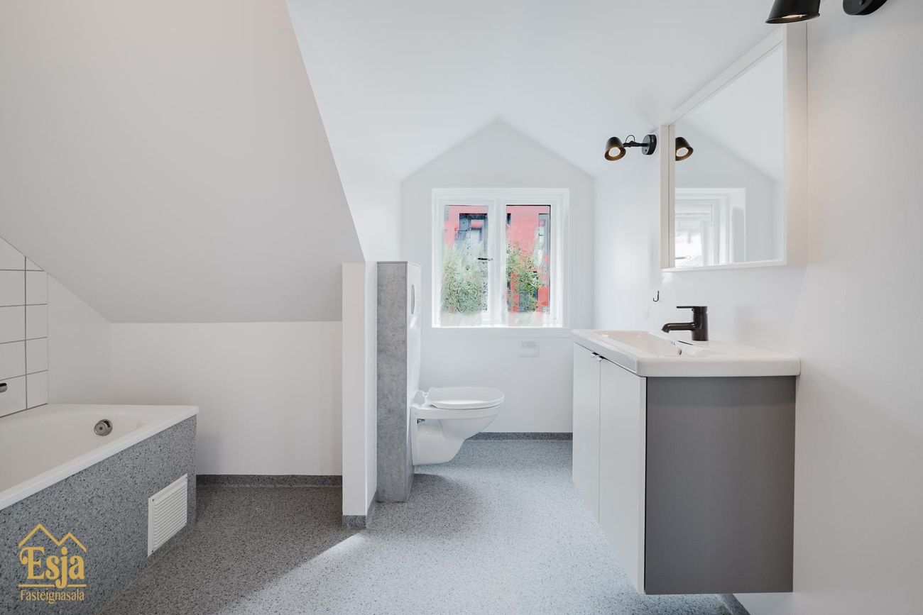 Hverfisgata 83, 101 Reykjavík