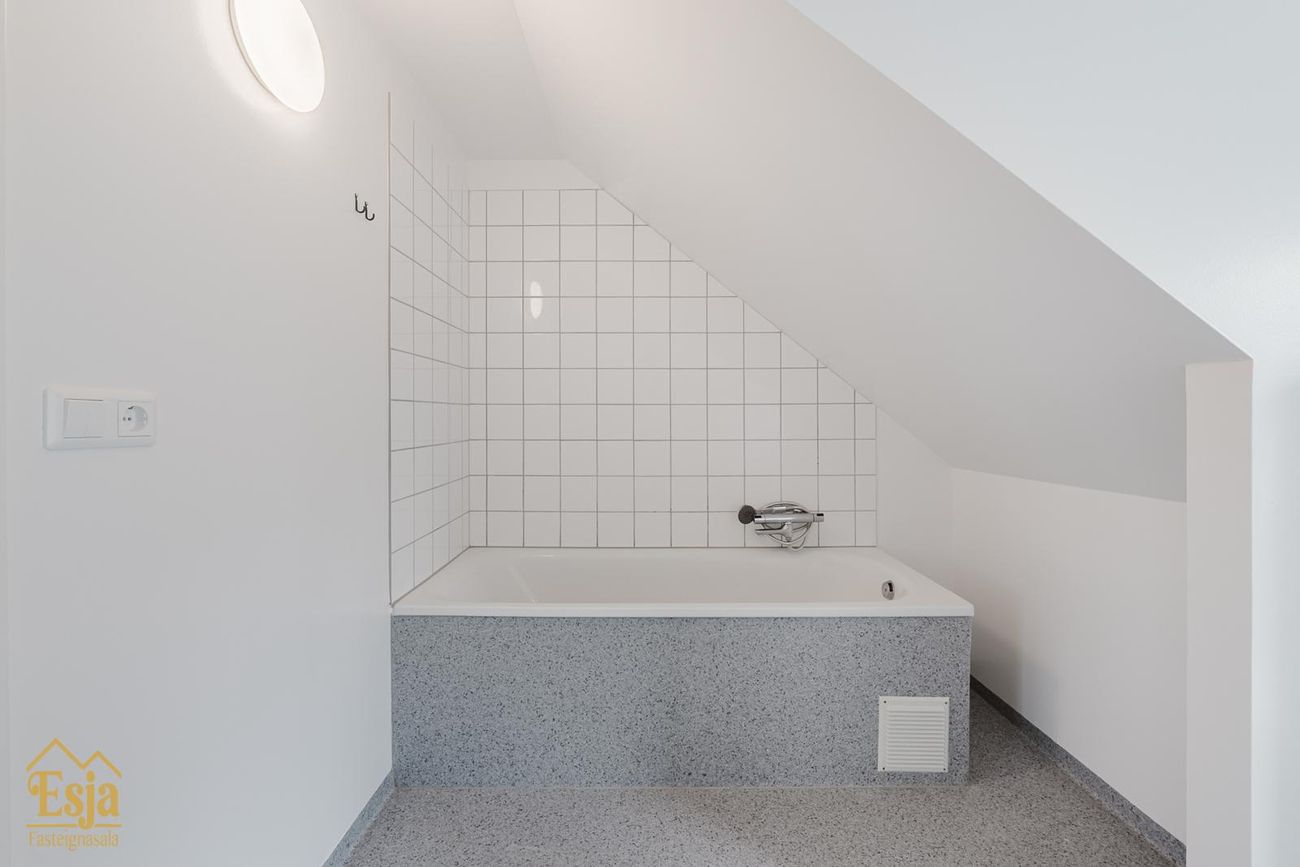 Hverfisgata 83, 101 Reykjavík