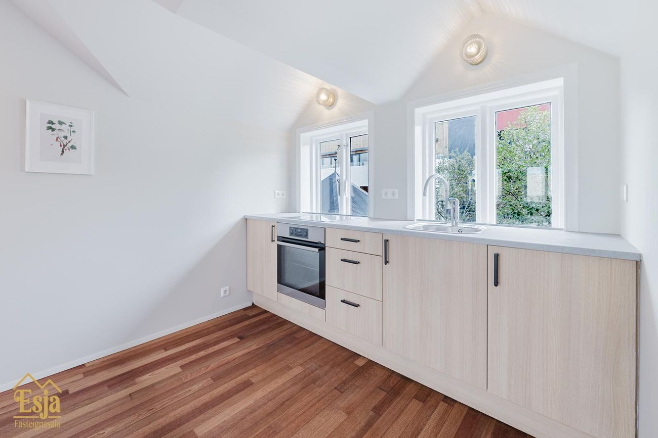 Hverfisgata 83, 101 Reykjavík