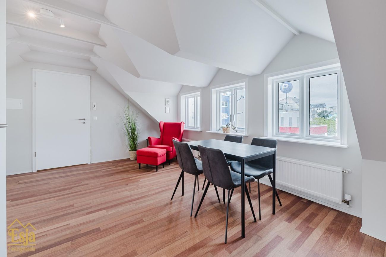 Hverfisgata 83, 101 Reykjavík