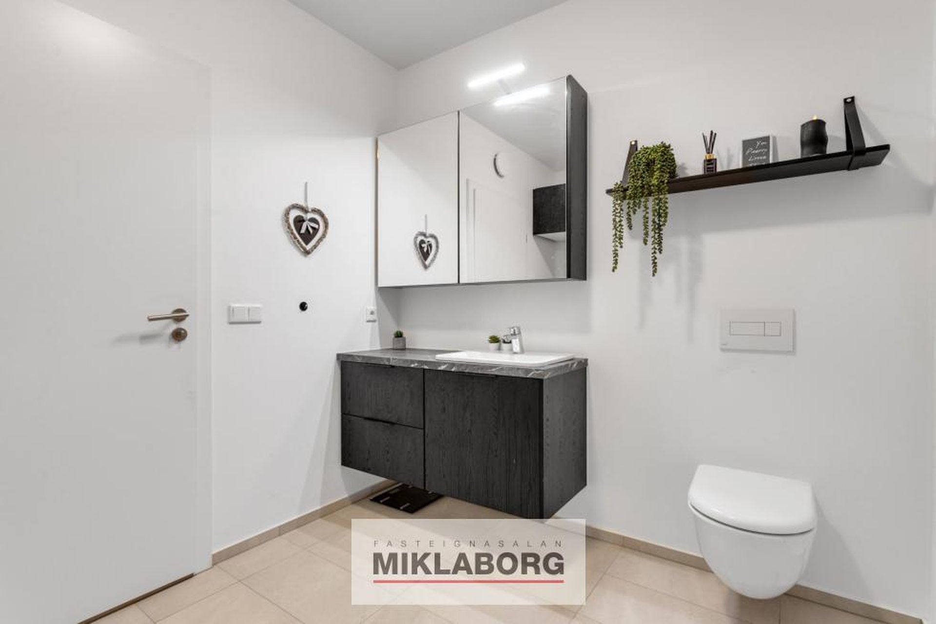 Dugguvogur 8, 104 Reykjavík