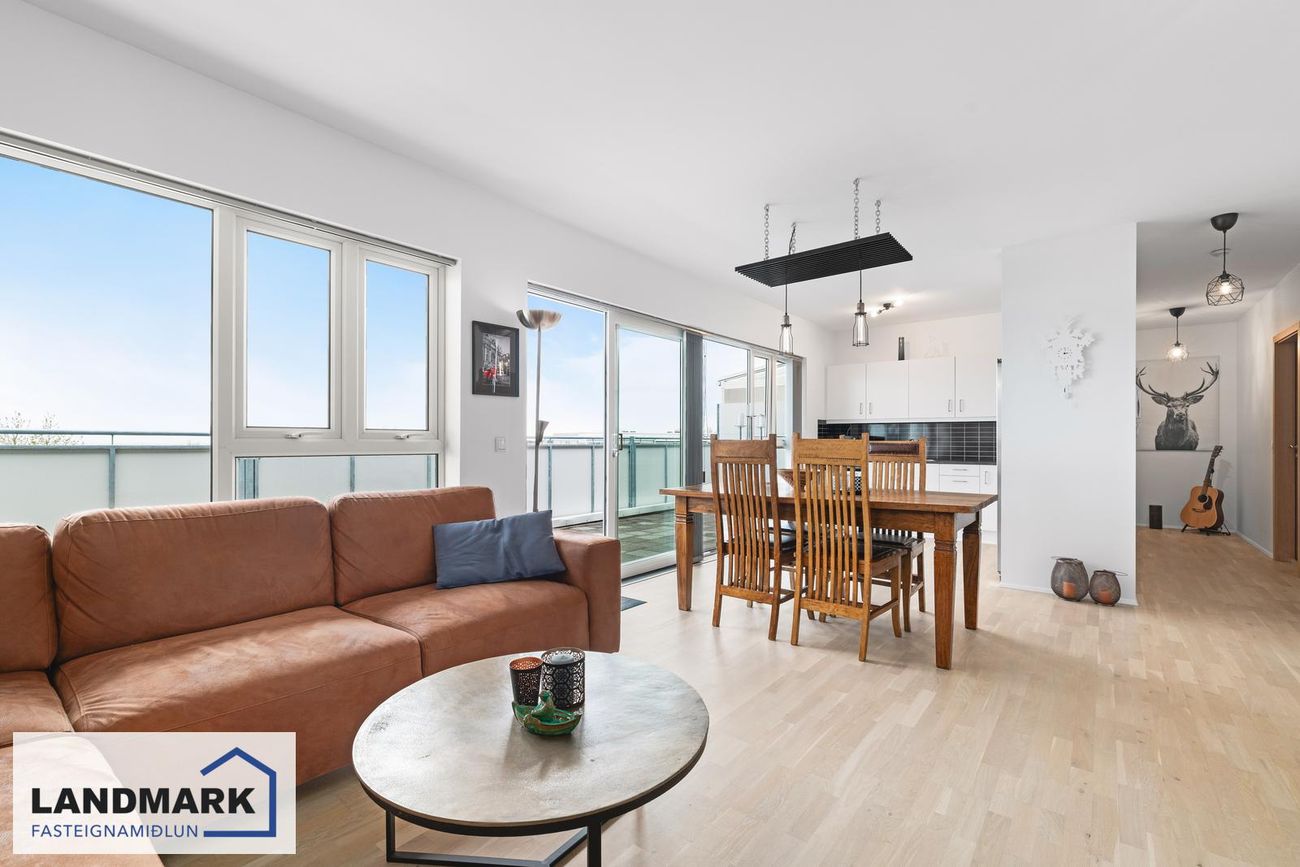 Flatahraun 1, 220 Hafnarfjörður