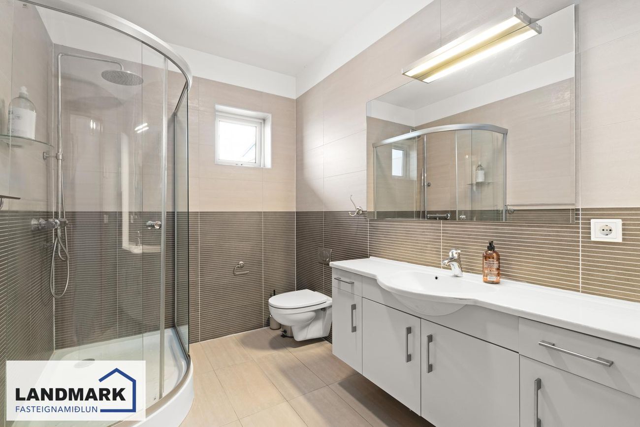 Flatahraun 1, 220 Hafnarfjörður