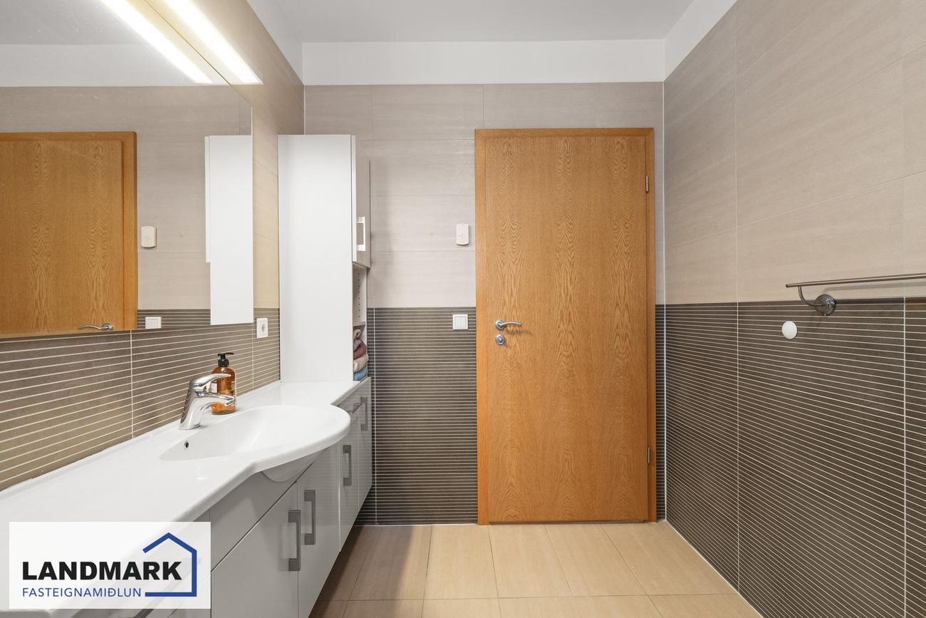 Flatahraun 1, 220 Hafnarfjörður