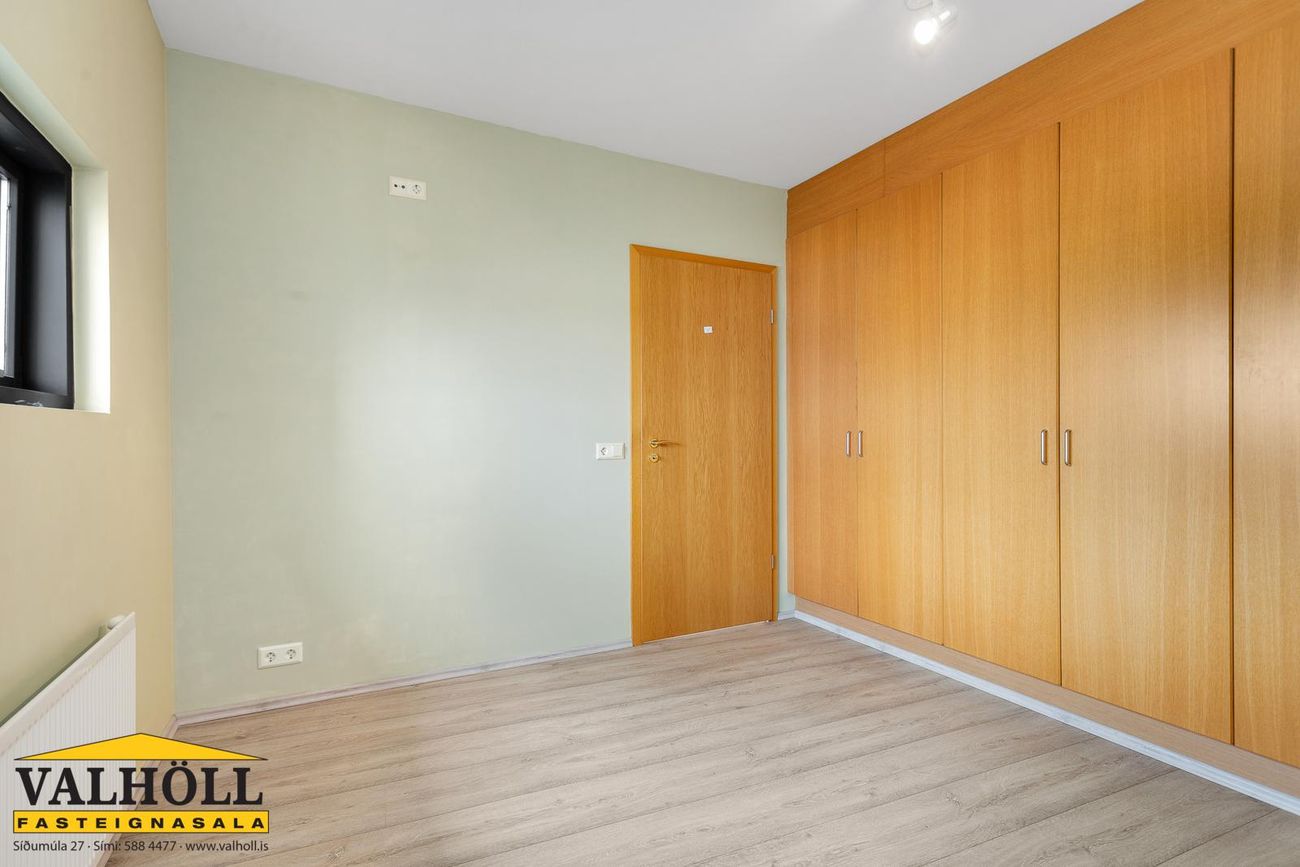 Erluás 2, 221 Hafnarfjörður