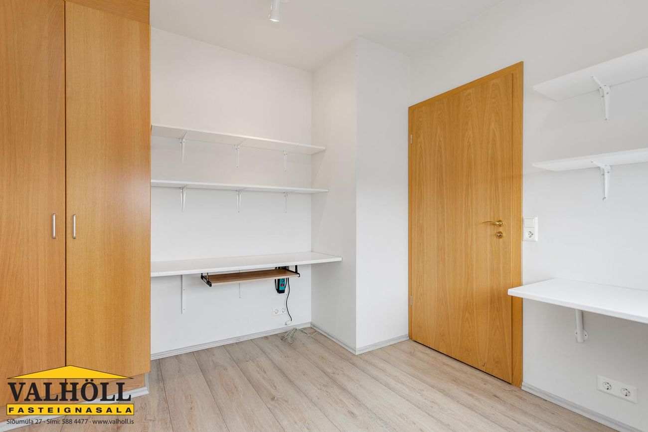 Erluás 2, 221 Hafnarfjörður